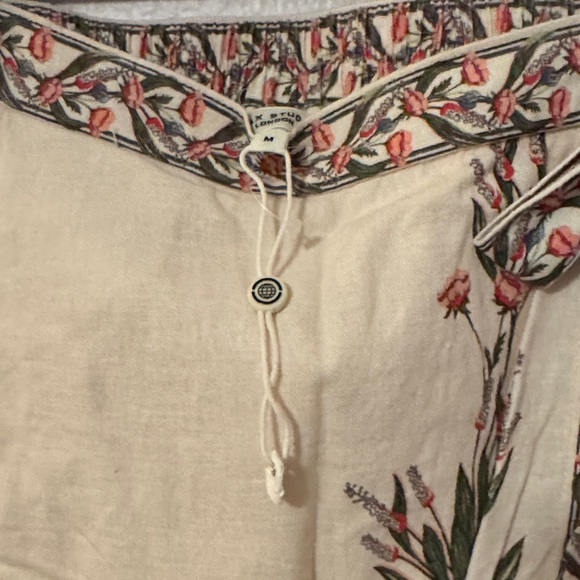 Max Studio Cream Skirt with Floral Embroidery - Picture 3 of 6